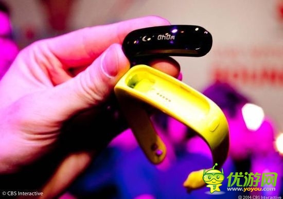 华为TalkBand B1试玩：蓝牙耳机+健身追踪器