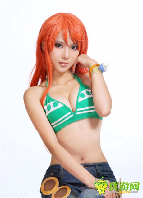 小佟丽娅化身《时空猎人》世界杯版足球宝贝