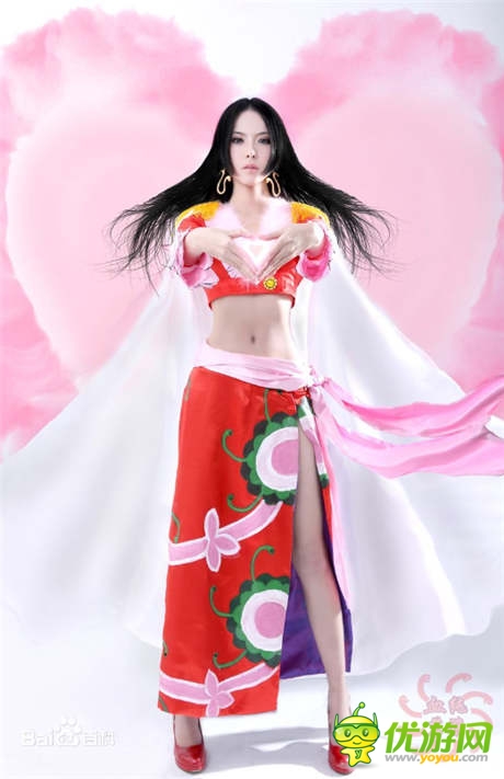 小佟丽娅化身《时空猎人》世界杯版足球宝贝