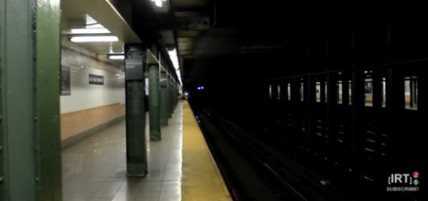 美一男子为捡回坠落在轨道的手机而触电身亡