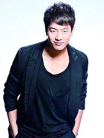 凌潇肃为避风头放卫视鸽子遭封杀