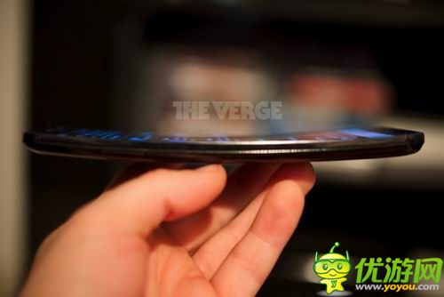 LG曲面智能机G Flex 真机上手照曝光