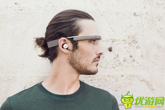 第二代Google Glass官方照片发布 瞬间变特工