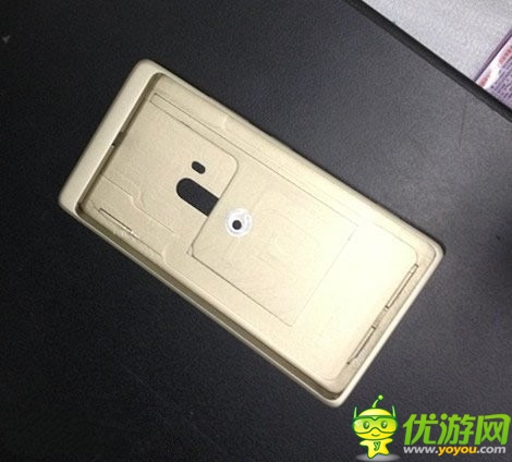中国诺基亚粉丝打造的土豪金版Lumia920