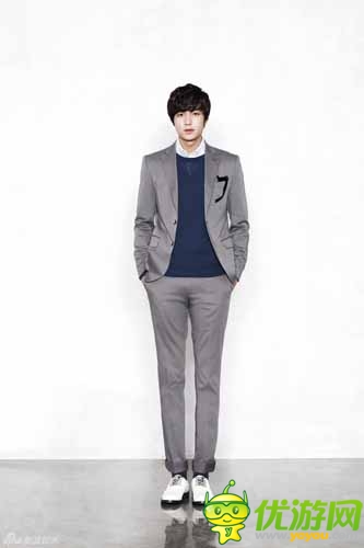 央视爆料：李敏镐将与哈林春晚同台演唱《情非得已》