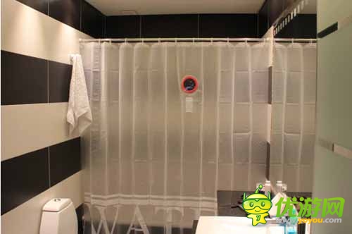 洗澡也要玩手机 手机与我是真爱