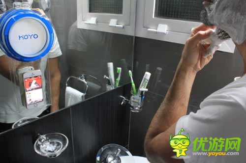 洗澡也要玩手机 手机与我是真爱