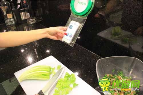 洗澡也要玩手机 手机与我是真爱