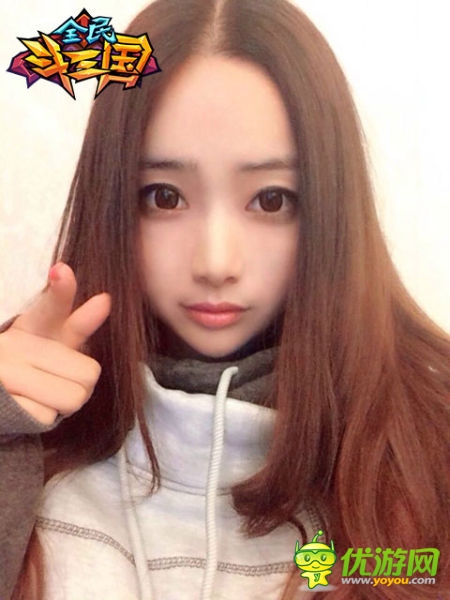 美人爱英雄 《全民斗三国》女玩家私房照曝光