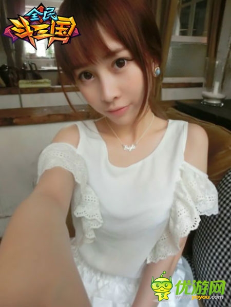 美人爱英雄 《全民斗三国》女玩家私房照曝光