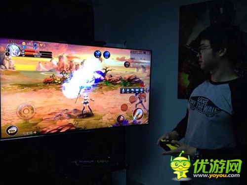 极客精神  掌趣张沛亲体验《黑暗光年》TV版本