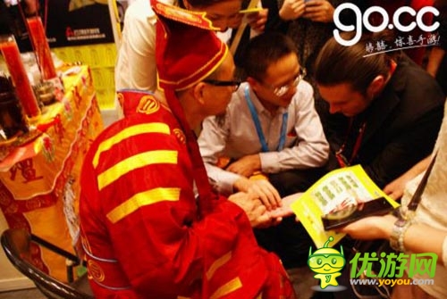 女道士惊呼“神啊救救我吧” GMGC展会变庙会