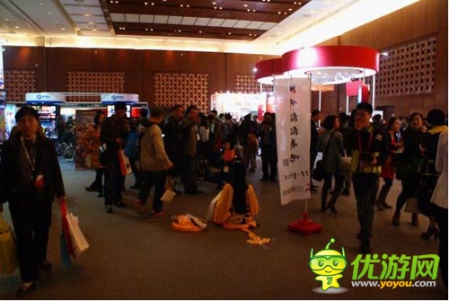 女道士惊呼“神啊救救我吧” GMGC展会变庙会