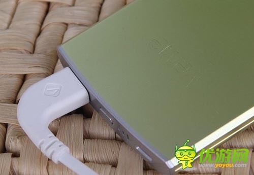 玩手游不用电？ 《勇者前线》让你电力十足