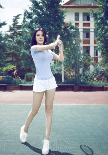 北师大校花走红：代言热门手游《幻想江湖》