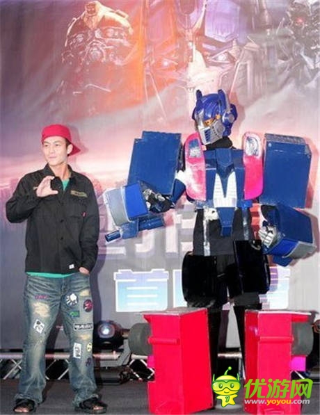 细数娱乐圈中的那些《变形金刚》真爱粉