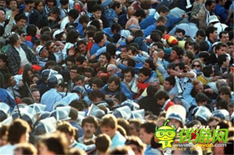 ”骚年“又要打砸抢？大批足球流氓正在来袭