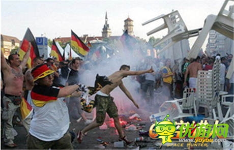 ”骚年“又要打砸抢？大批足球流氓正在来袭