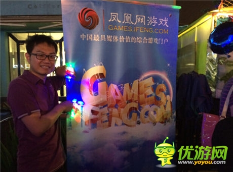 后海大鲨鱼献唱 凤凰游戏闪耀三里屯