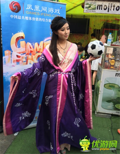 凤凰游戏世界杯大穿越 蹴鞠娘PK足球宝贝