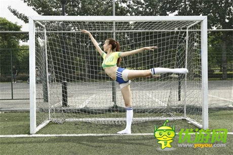 好舞蹈张洪艺助阵《足球大逆袭》大秀美腿一字马