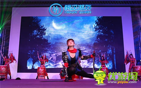 《神魔》Coser惊艳全场 玩家且赞且珍惜