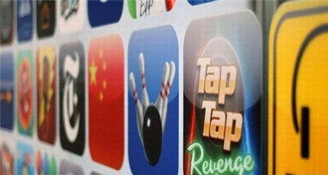 小伙伴APP：当ChinaJoy穿上衣服之后 玩家看什么?