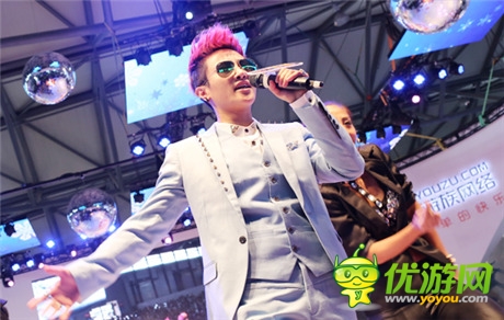 温瑞安周韦彤出席游族CJ展台《四大萌捕》首映礼