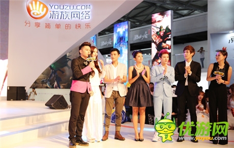 温瑞安周韦彤出席游族CJ展台《四大萌捕》首映礼