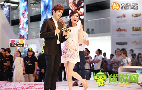 温瑞安周韦彤出席游族CJ展台《四大萌捕》首映礼