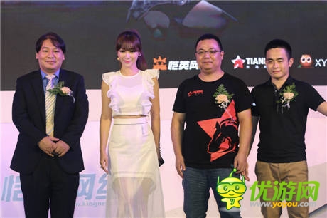 柳岩大变妆扮一袭纯白惊爆《全民奇迹》发布会