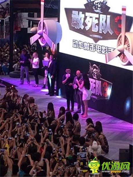 CJ2014：杰森斯坦森携车模登台 CJ史上最大牌亮相