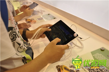 触控游戏CJ首日闪耀全场 展台耀眼人气爆棚