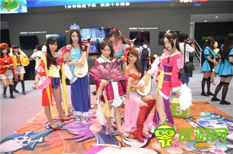 娱乐大咖携手游戏明星 China Joy中手游展台星光耀眼