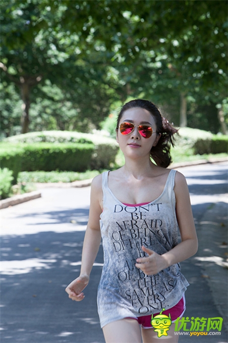 中国最美女游戏制作人CJ全程被跟拍意外走红