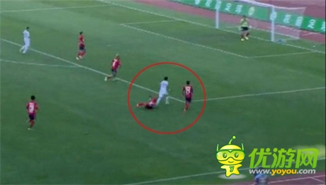 球迷调侃：花150看中超?不如玩《冠军11人》