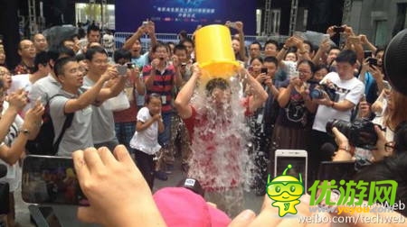 周鸿祎完成冰桶挑战，挑战马化腾