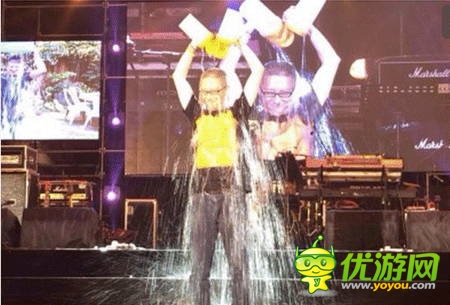 周鸿祎完成冰桶挑战，挑战马化腾