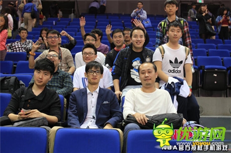 与NBA巨星对抗《NBA梦之队》引爆“NBA球迷日”