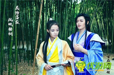 绝色双娇上演女女基情 行云COS叫板官方