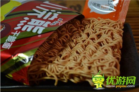 干脆面君也任性!小浣熊限量《血族》卡来袭